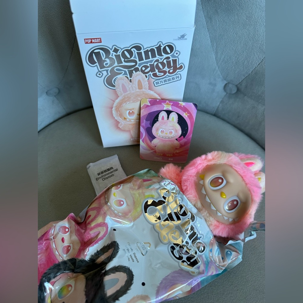 POP MART NEW OPEN BOX  LABUBU LOYALTY - Picture 8 of 9